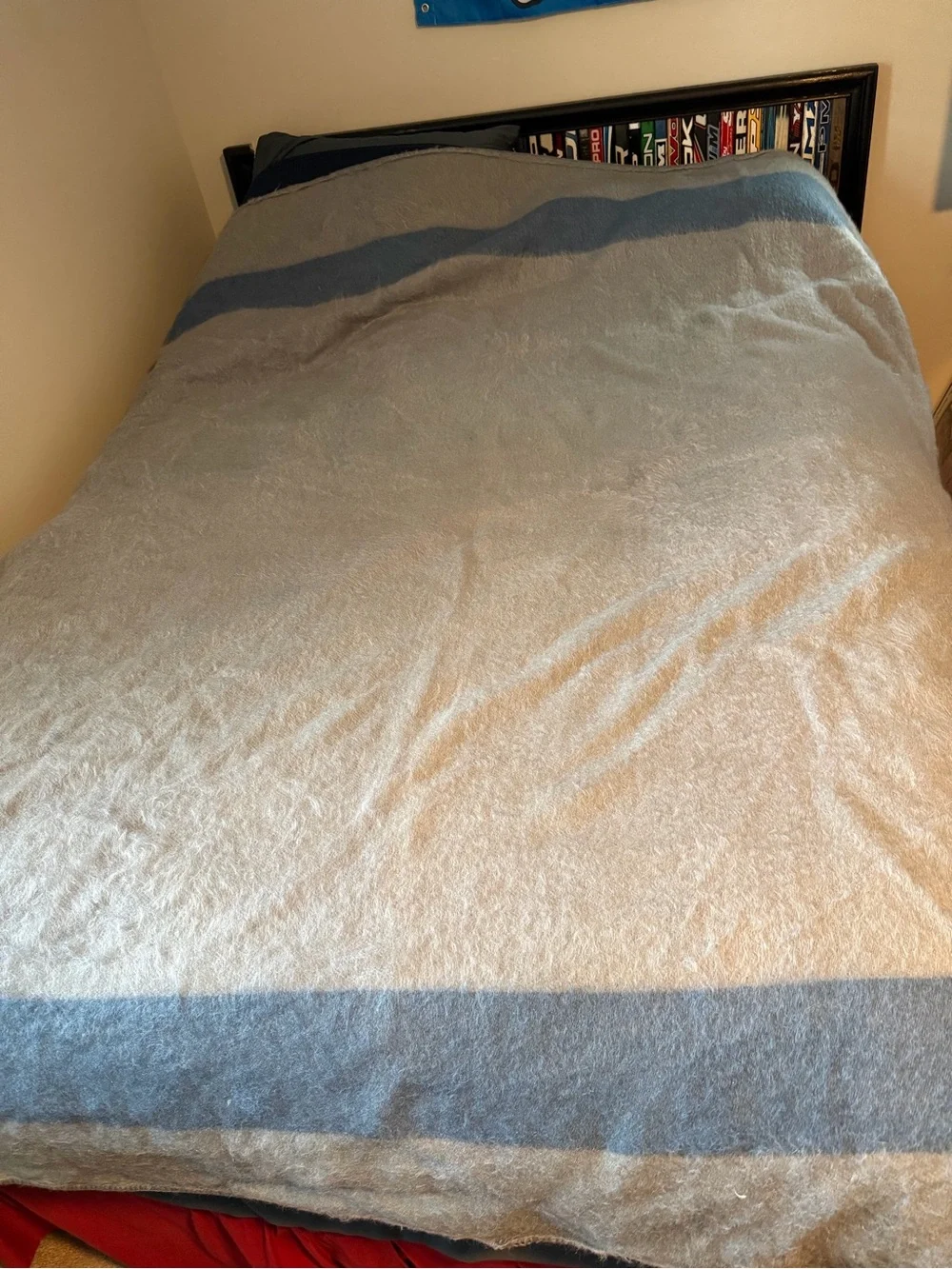 Witney Point Wool Blanket. Queen size